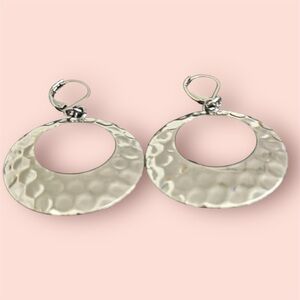 EUC! CHIC HAMMERED  SILVER  EARRINGS